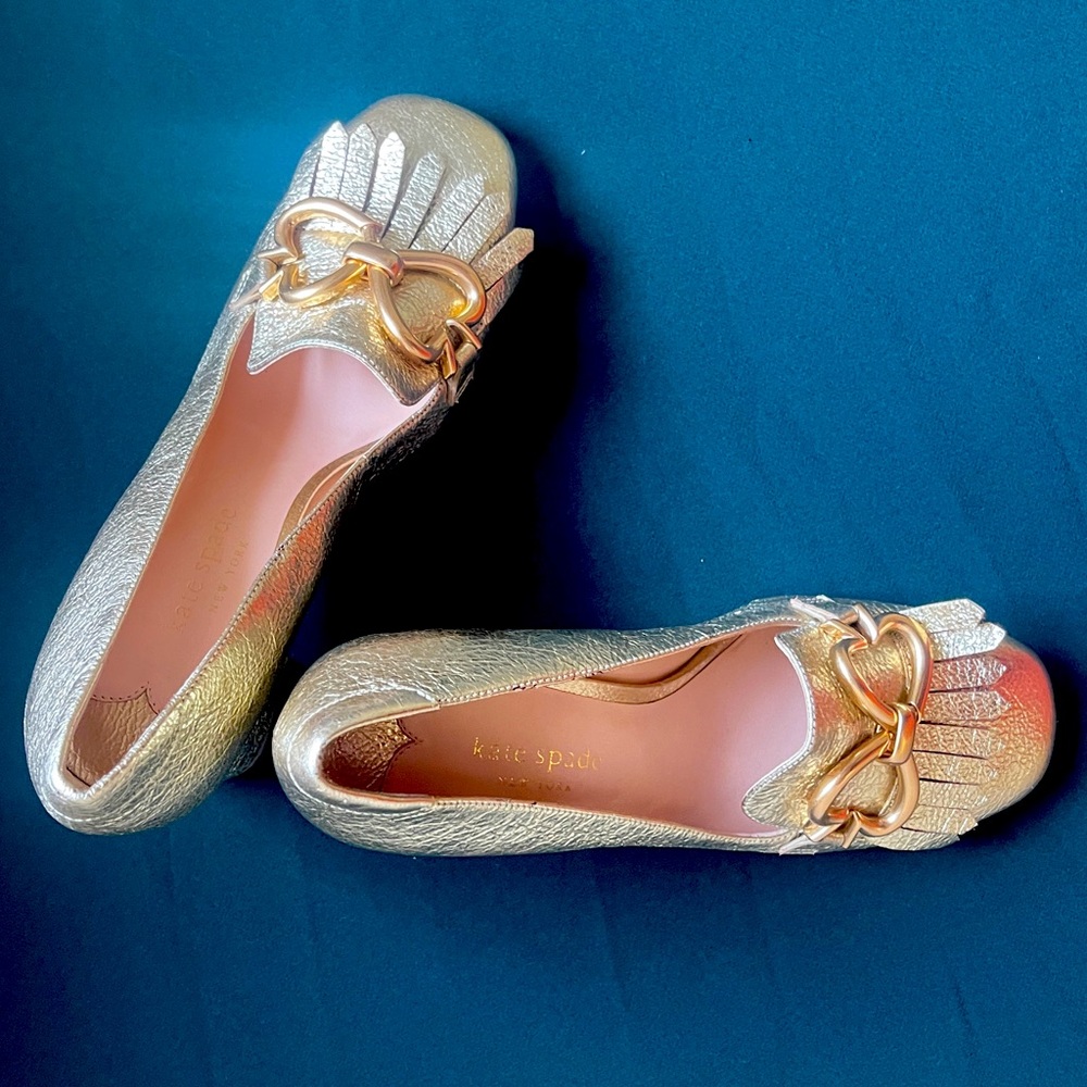 Size 6 kate spade chunky 2.5” heel.  Muted metallic gold.